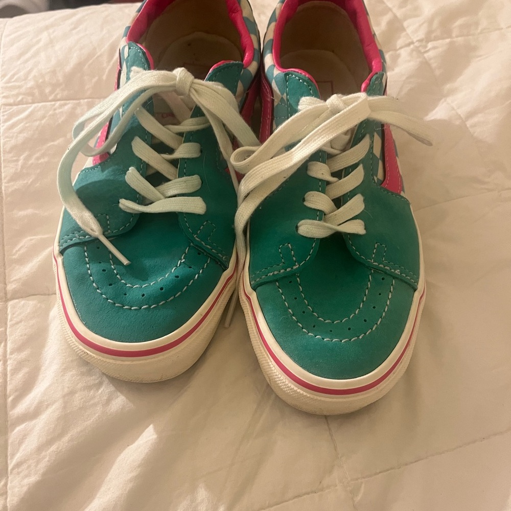 Vans - Picture 2 of 4
